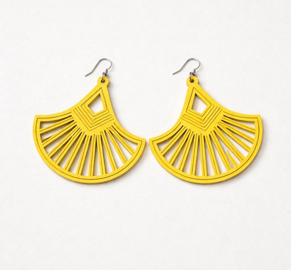 Dangle earrings (fan-like)