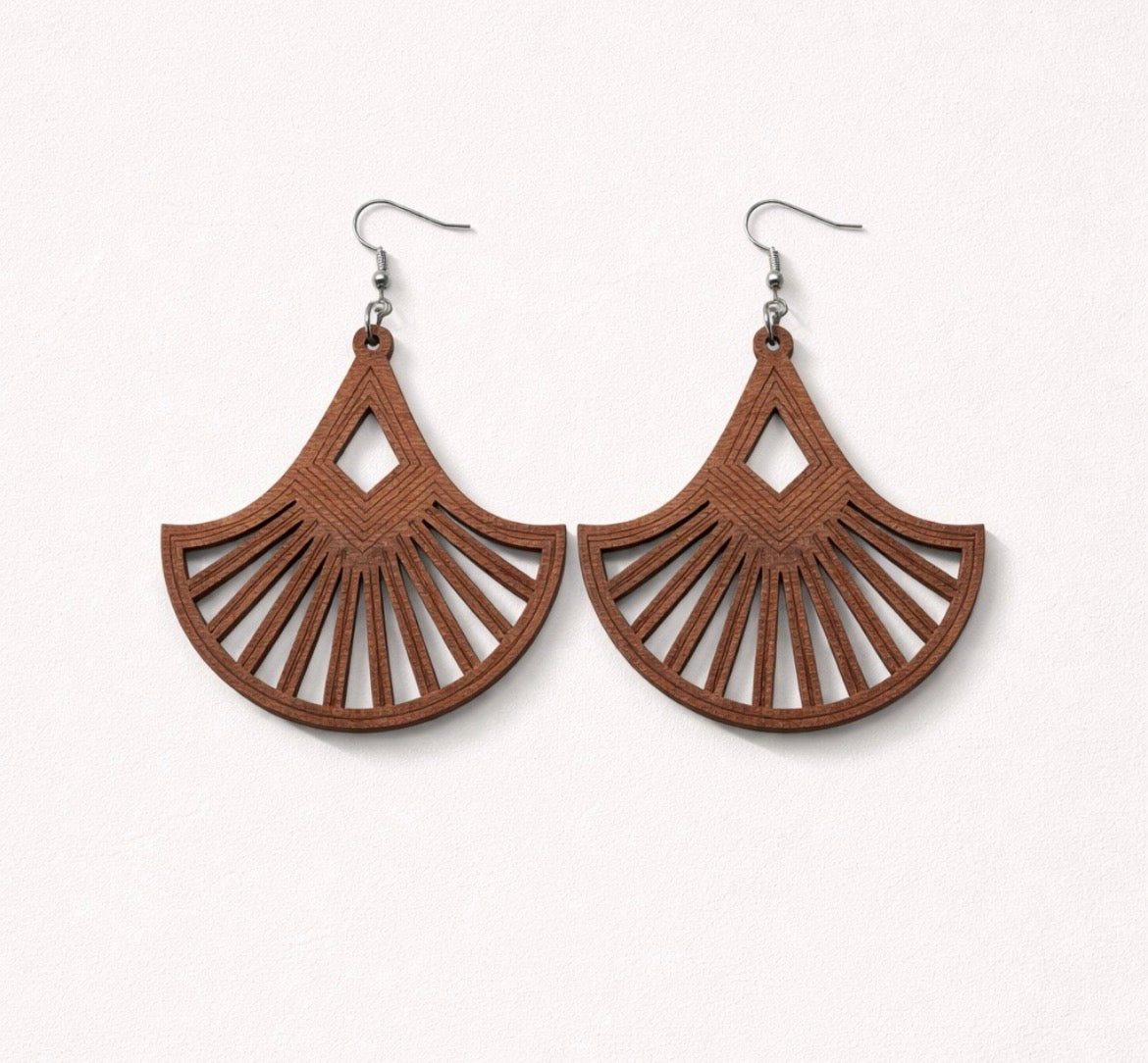 Dangle earrings (fan-like)