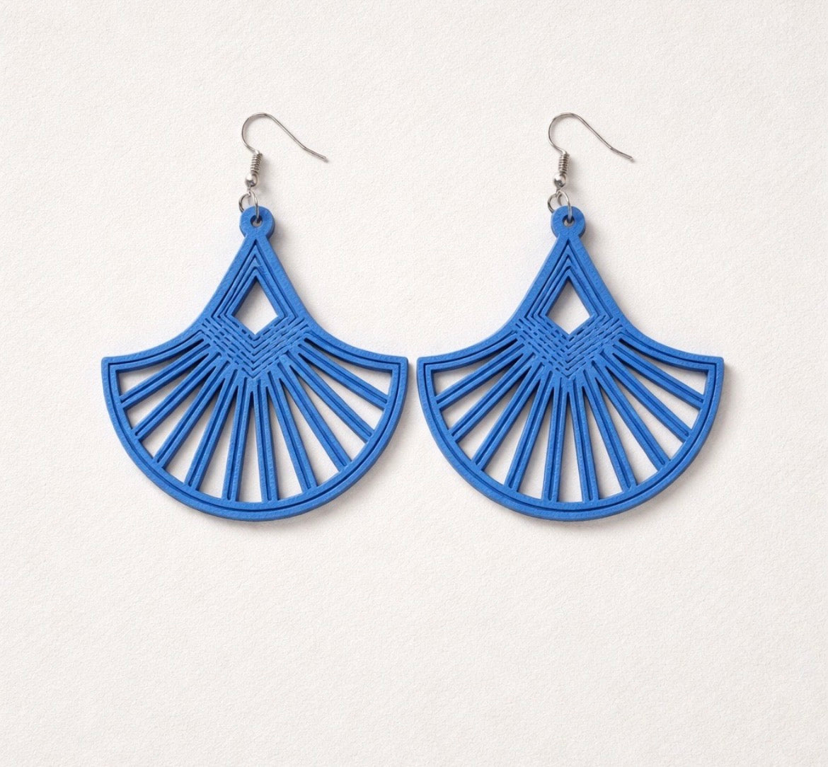 Dangle earrings (fan-like)