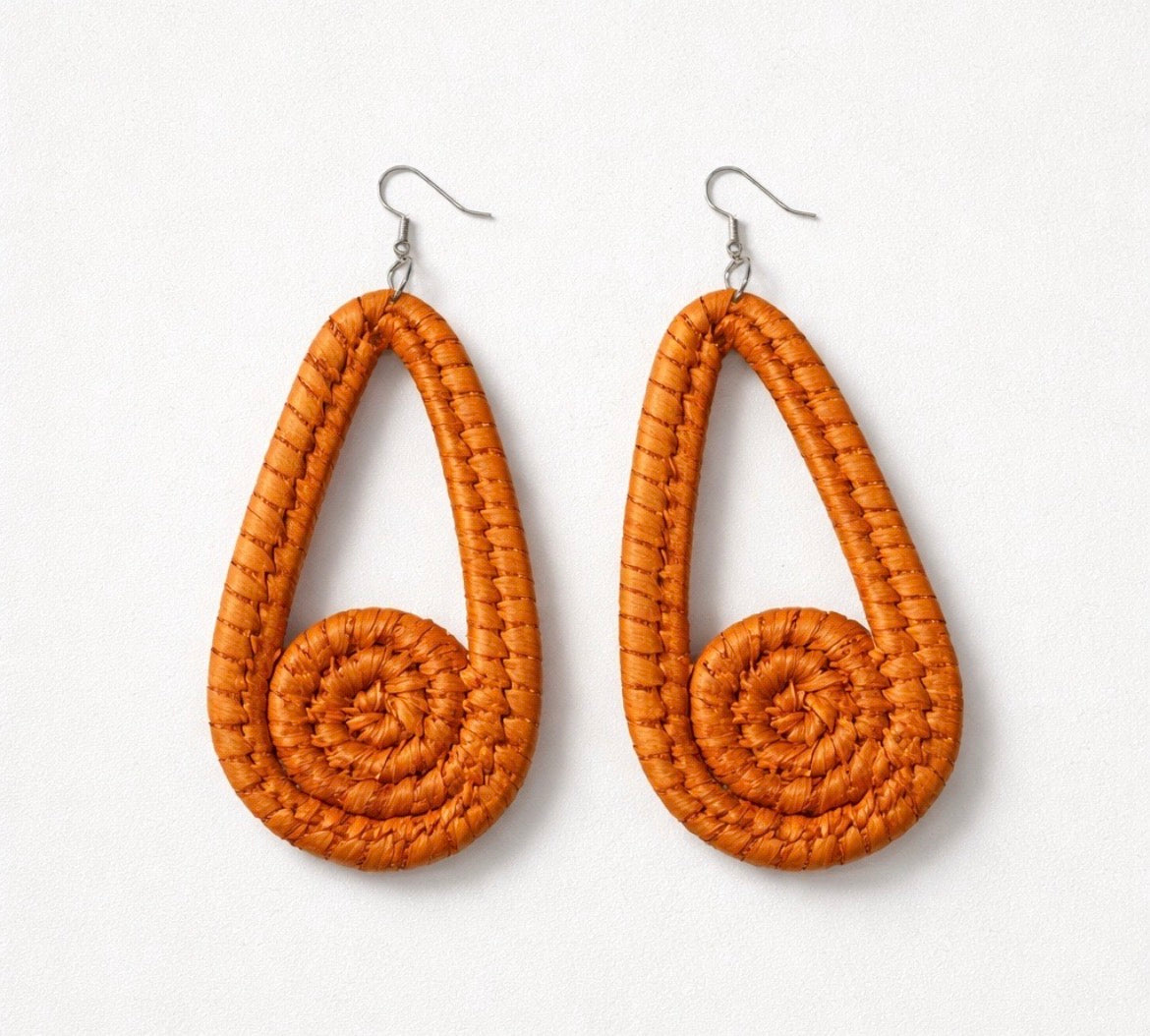 Dangle earrings (Raffia Teardrop with spiral coil center)