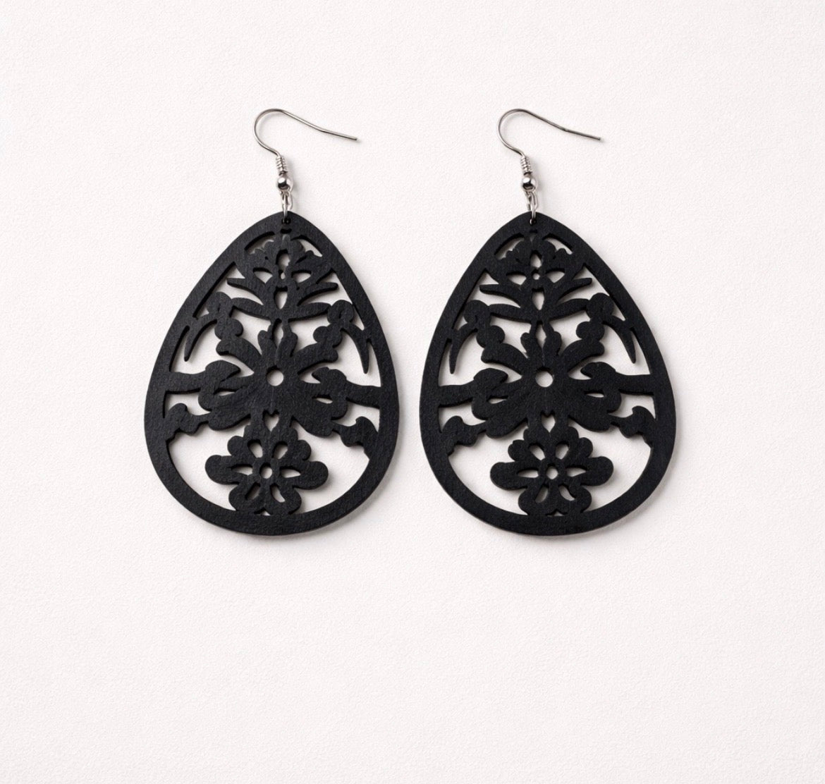 Dangle earrings(hollow tear-drop )