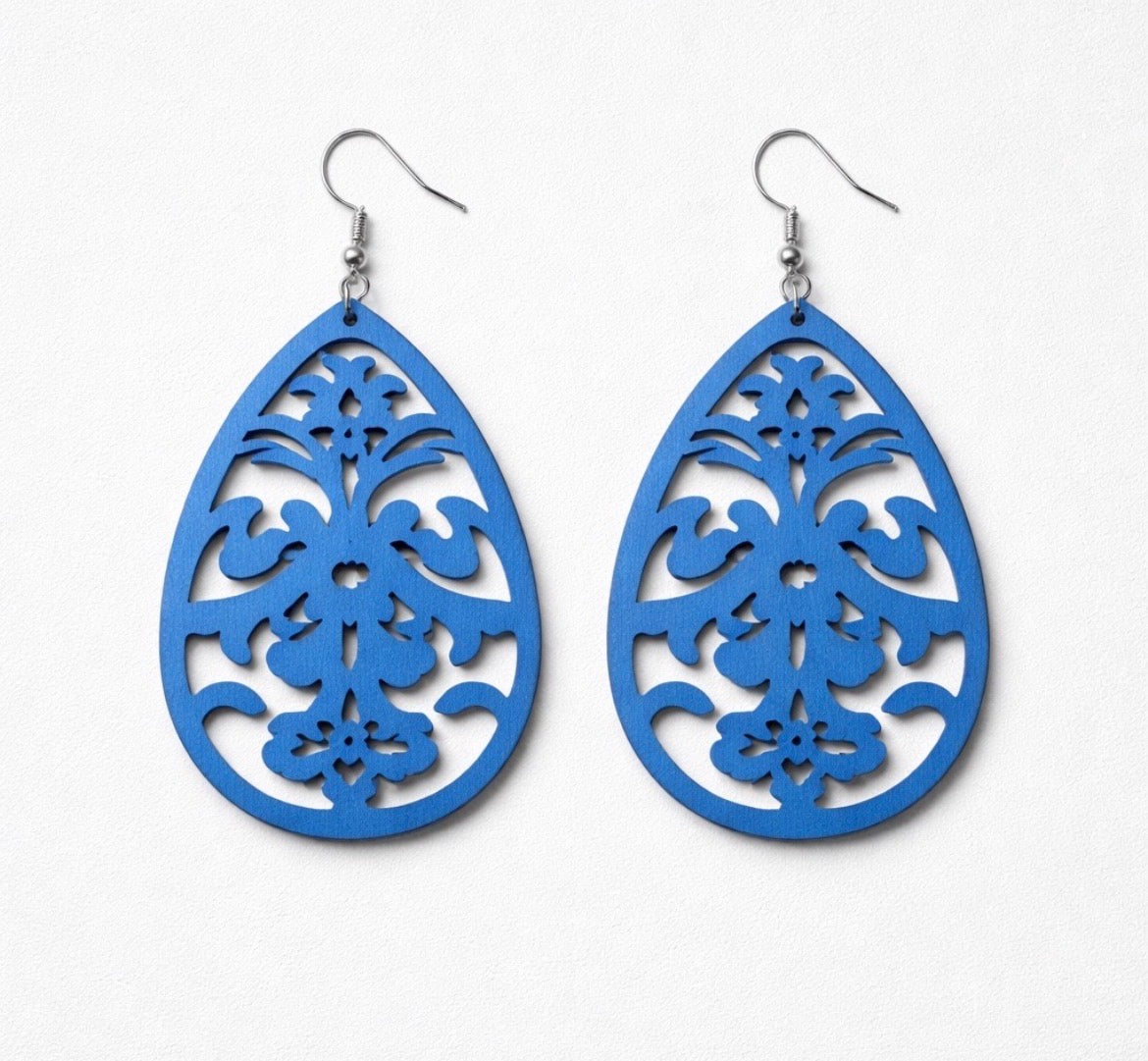 Dangle earrings(hollow tear-drop )